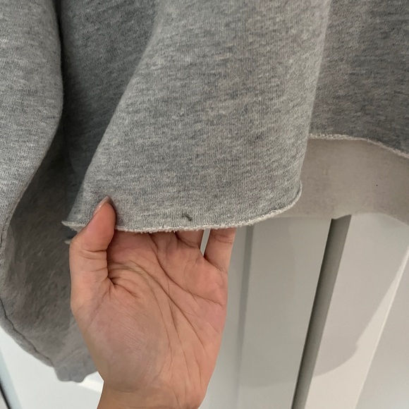 Aritzia TNA Perfect Fit Cropped Sweatshirt - Picture 4 of 4